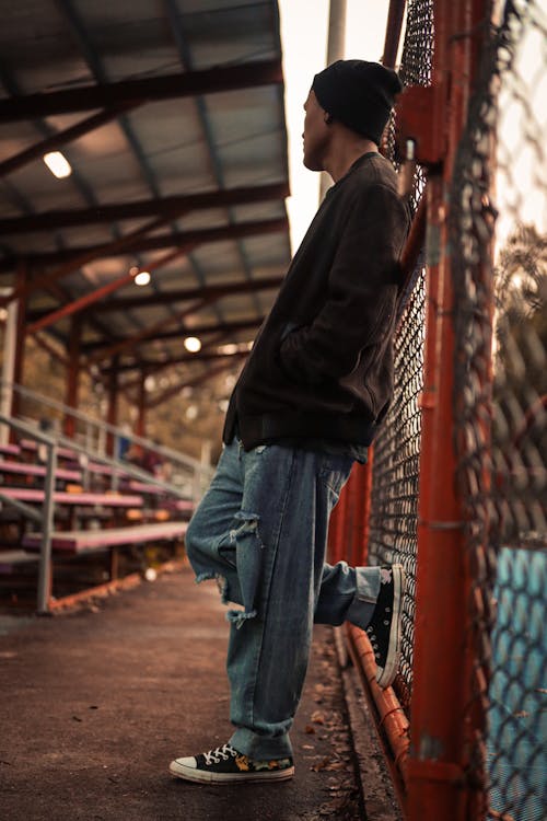 Základová fotografie zdarma na téma džíny, klobouk, městský