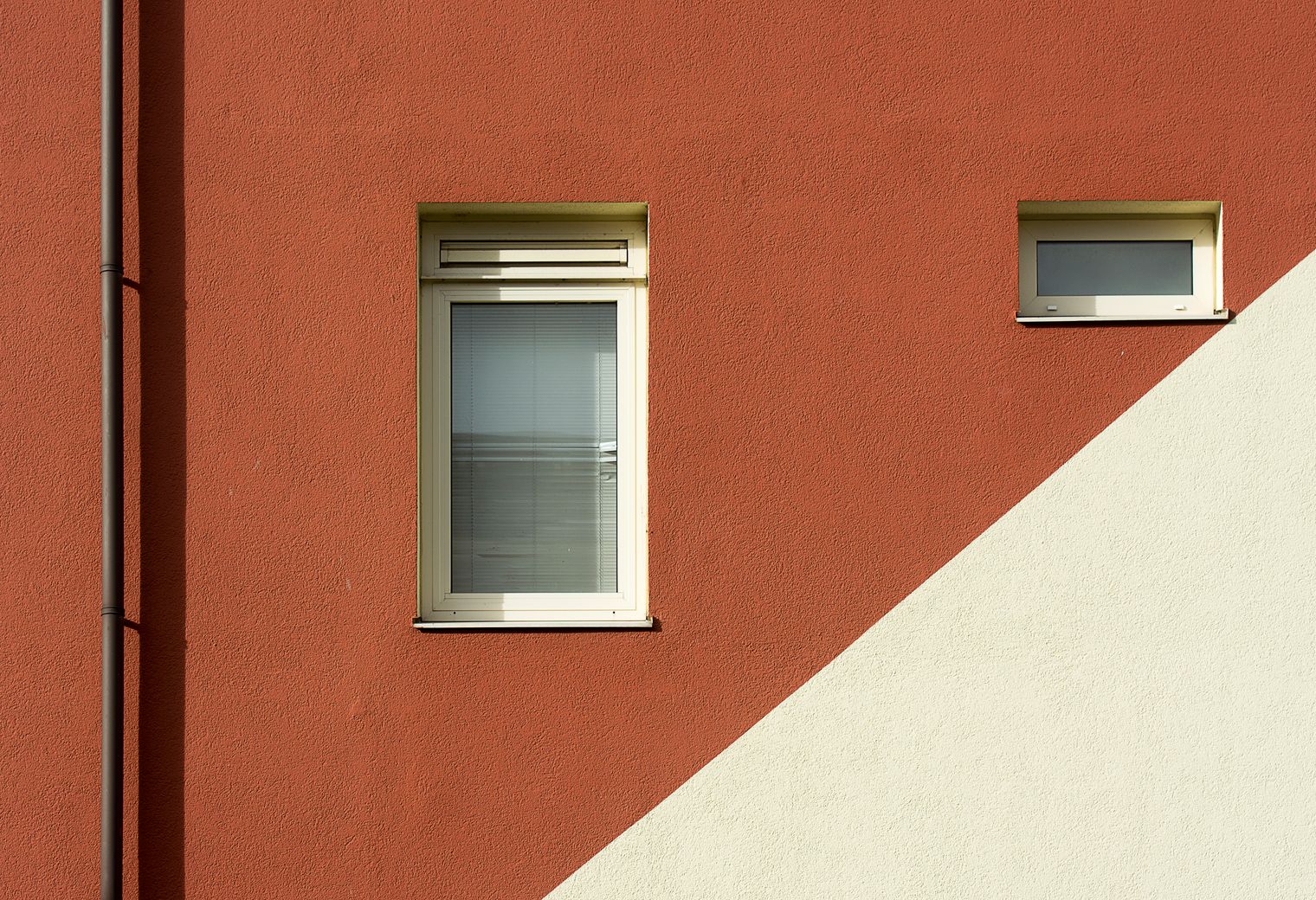 Plastering and Skimming in Southwark — quality trade paint going on in two coats