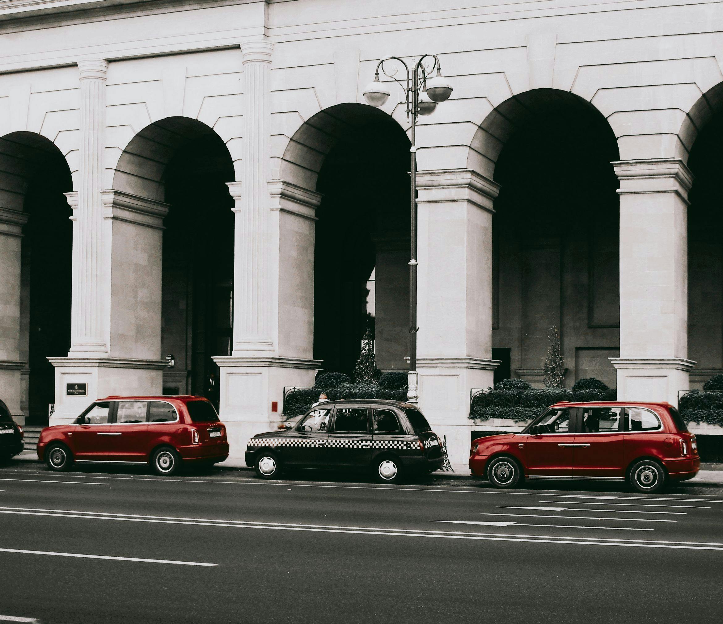 Uber Expands to Hotel Bookings With Expedia Partnership — Photo by Orkhan  Sweden on Pexels