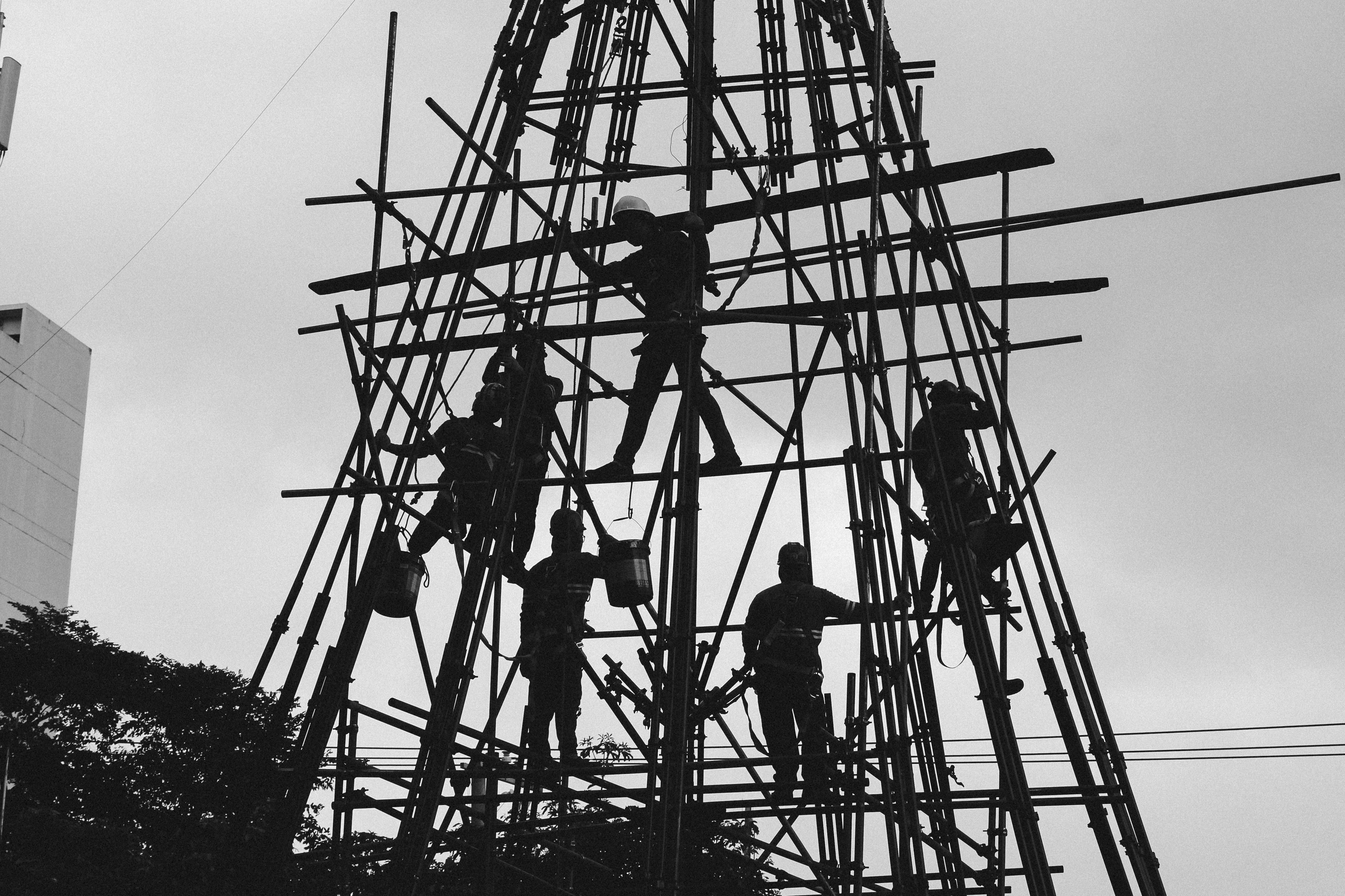 Workers on Scaffolding in Black and White · Free Stock Photo