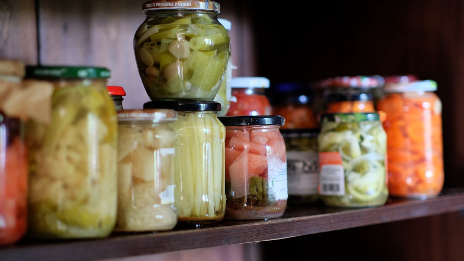 cover for DIY Emergency Food Preservation: Dehydrating, Canning & Home Preservation Methods