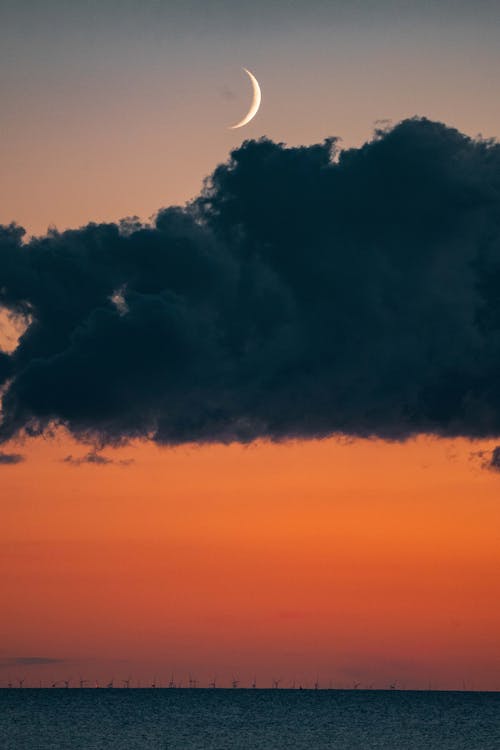 Бесплатное стоковое фото с вертикальный выстрел, горизонт, живописное небо
