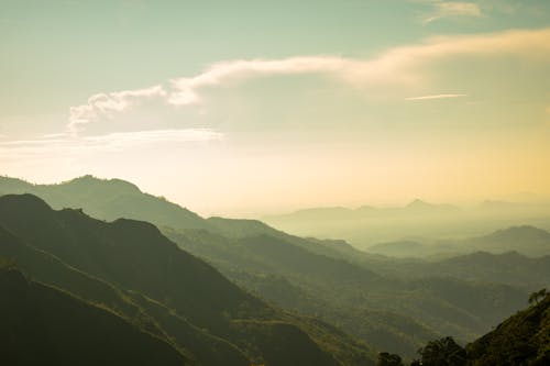 Photos gratuites de chaîne de montagnes, colline, lever de soleil