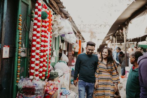 Free Happy couple walking through a vibrant market in Vadodara, India, enjoying the local culture. Stock Photo