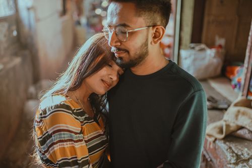 Free A loving couple enjoys a tender embrace in a cozy indoor setting, expressing warmth and closeness. Stock Photo