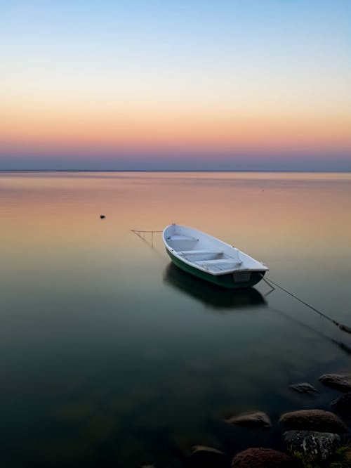 日落, 潟湖, 白色的船 的 免费素材图片