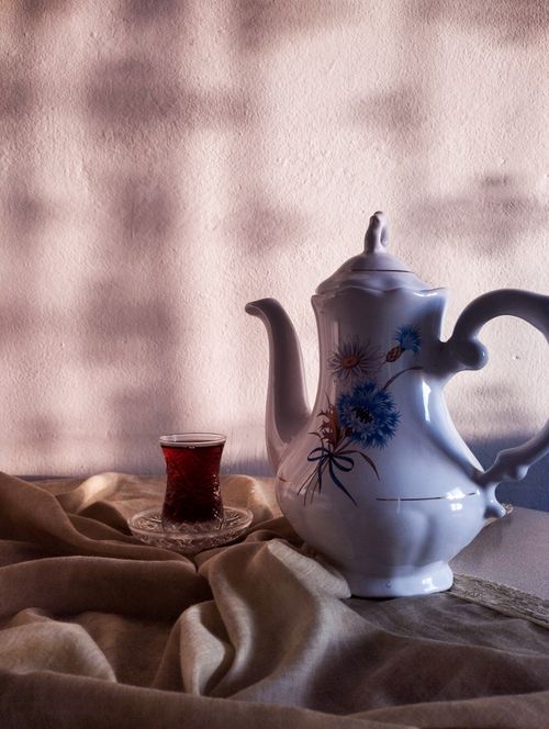 Free A beautifully crafted teapot with Turkish tea in a serene indoor atmosphere. Stock Photo