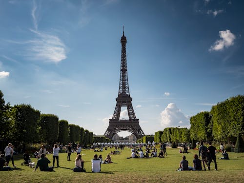 Безкоштовне стокове фото на тему «блакитне небо, Ейфелева вежа, літо»