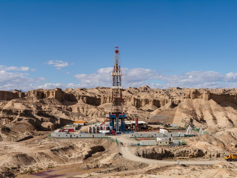Burgan Field Rig Relocation photo