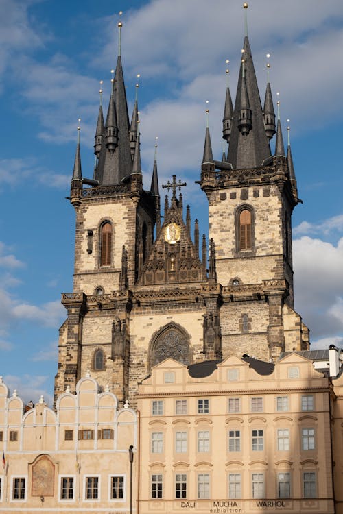 Foto profissional grátis de arquitetura gótica, católico, cidade