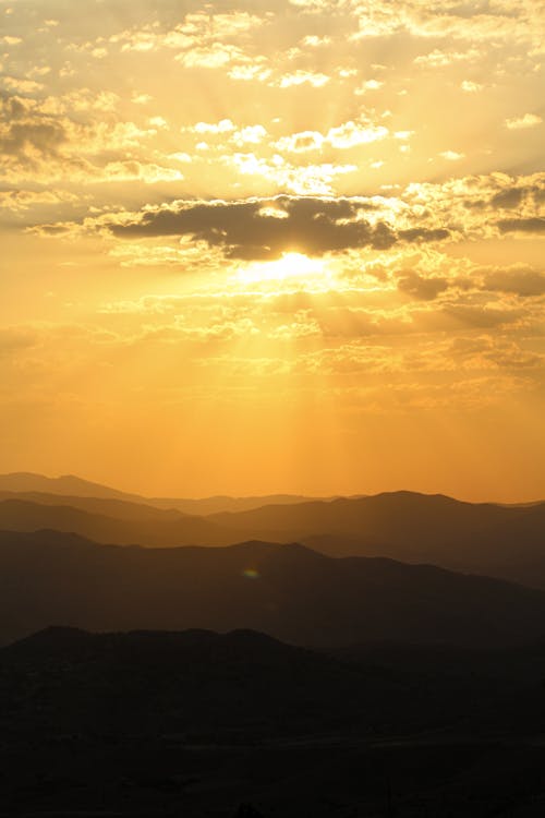 Immagine gratuita di cielo, colline, giallo