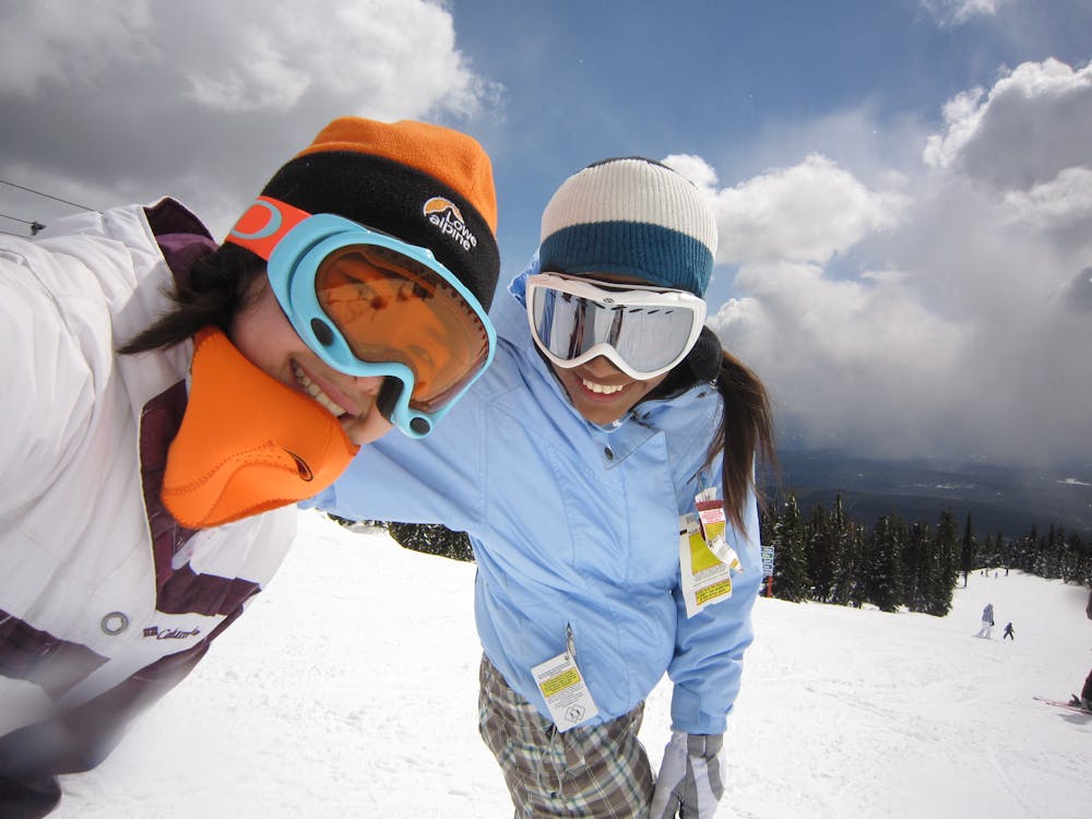 snowboard, snowboard yapmak içeren Ücretsiz stok fotoğraf