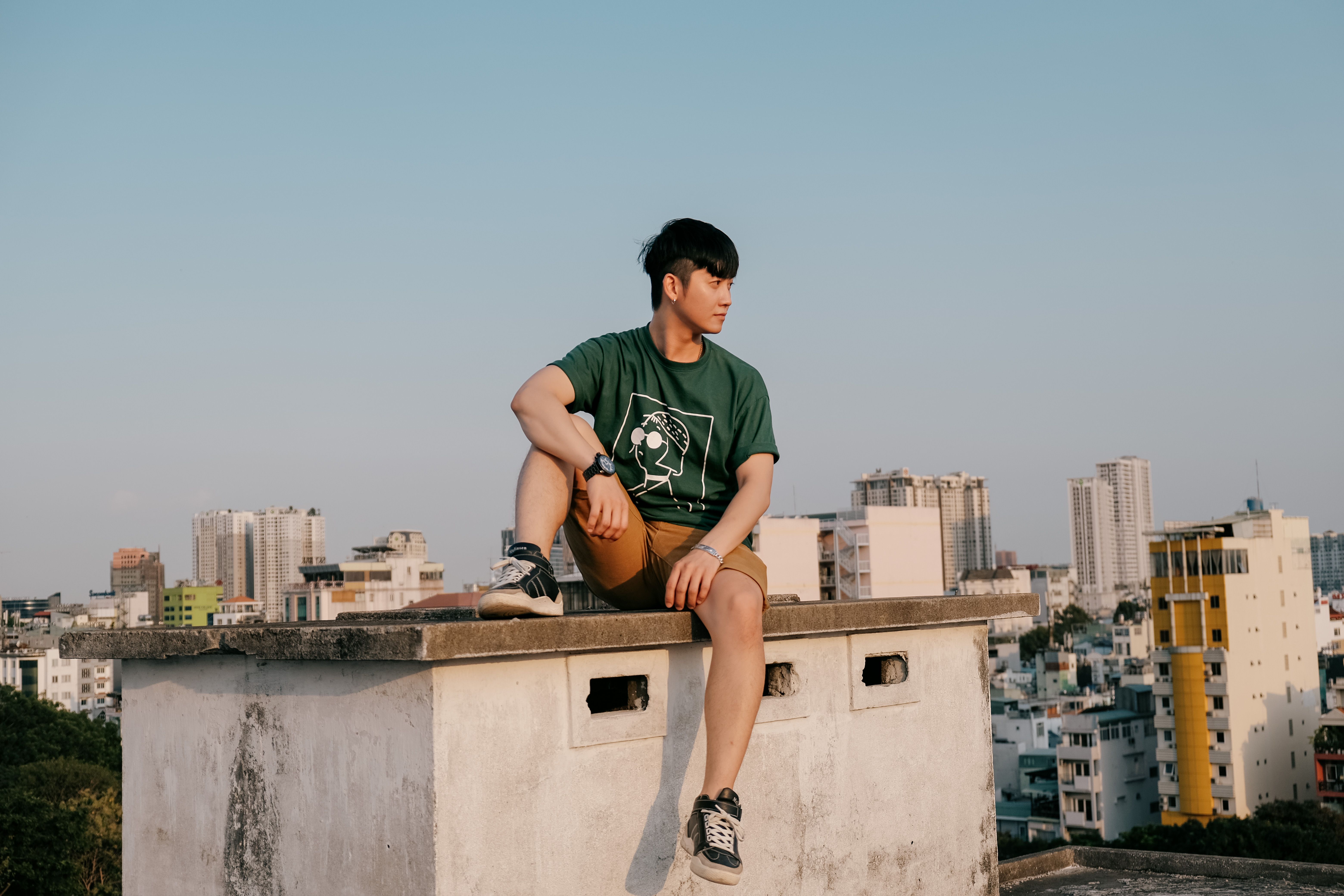 Bí Quyết Phối Đồ Mùa Hè Với Áo Phông Nam: Phong Cách Đỉnh Cao Mọi Lúc