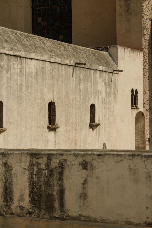 Free Aged walls of an ancient monastery in Acolman, Mexico, showcasing rustic architecture. Stock Photo