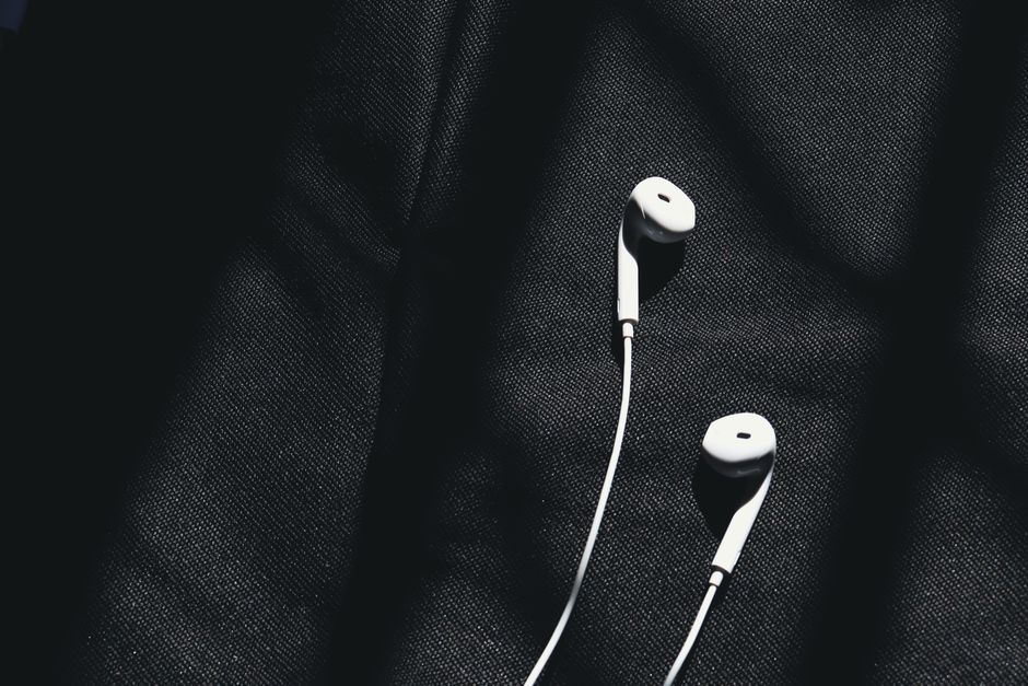 The Only Wired Earphones That Survive My Toronto Commute & Toddler Tornado (A Dad’s Honest Review)