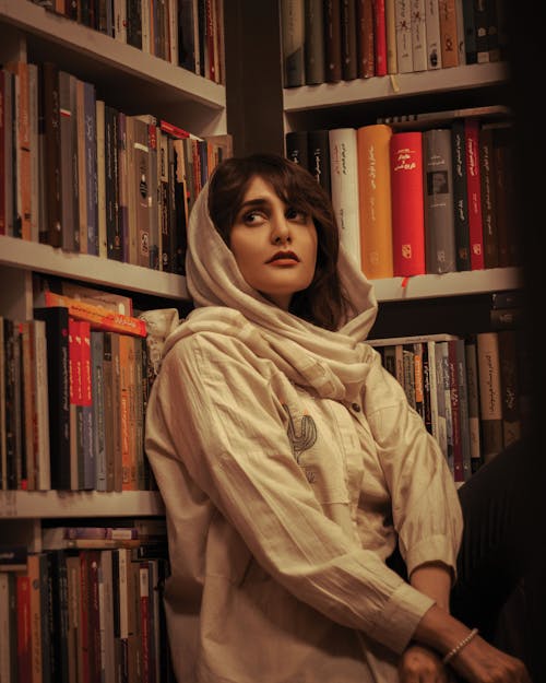 Fotobanka s bezplatnými fotkami na tému hidžáb, knihy, knižnica