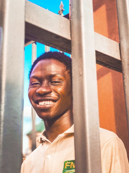 Foto stok gratis anak laki-laki Afrika, berbahagialah, boy alone