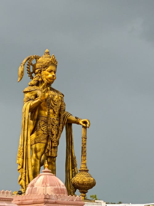 Ingyenes stockfotó arany szobor, felhős ég, függőleges lövés témában