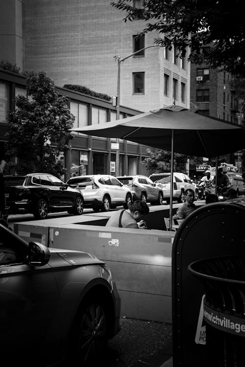 Gratis Fotos de stock gratuitas de aparcado, blanco y negro, cafetería Foto de stock
