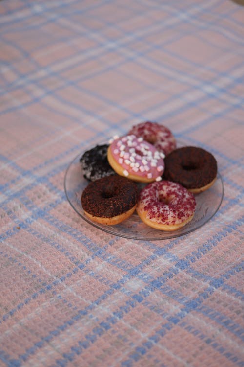 Gratis stockfoto met bord, donuts, icing