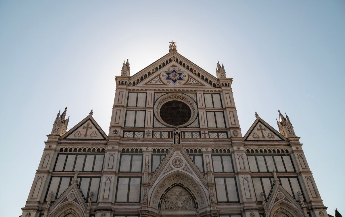 Renaissance courtyard cloister with Tuscan arched columns and central garden similar to Santa Croce Pazzi Chapel