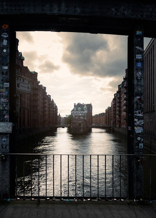 Bridge Between Buildings And Godowns Dark Aesthetic, HD wallpaper