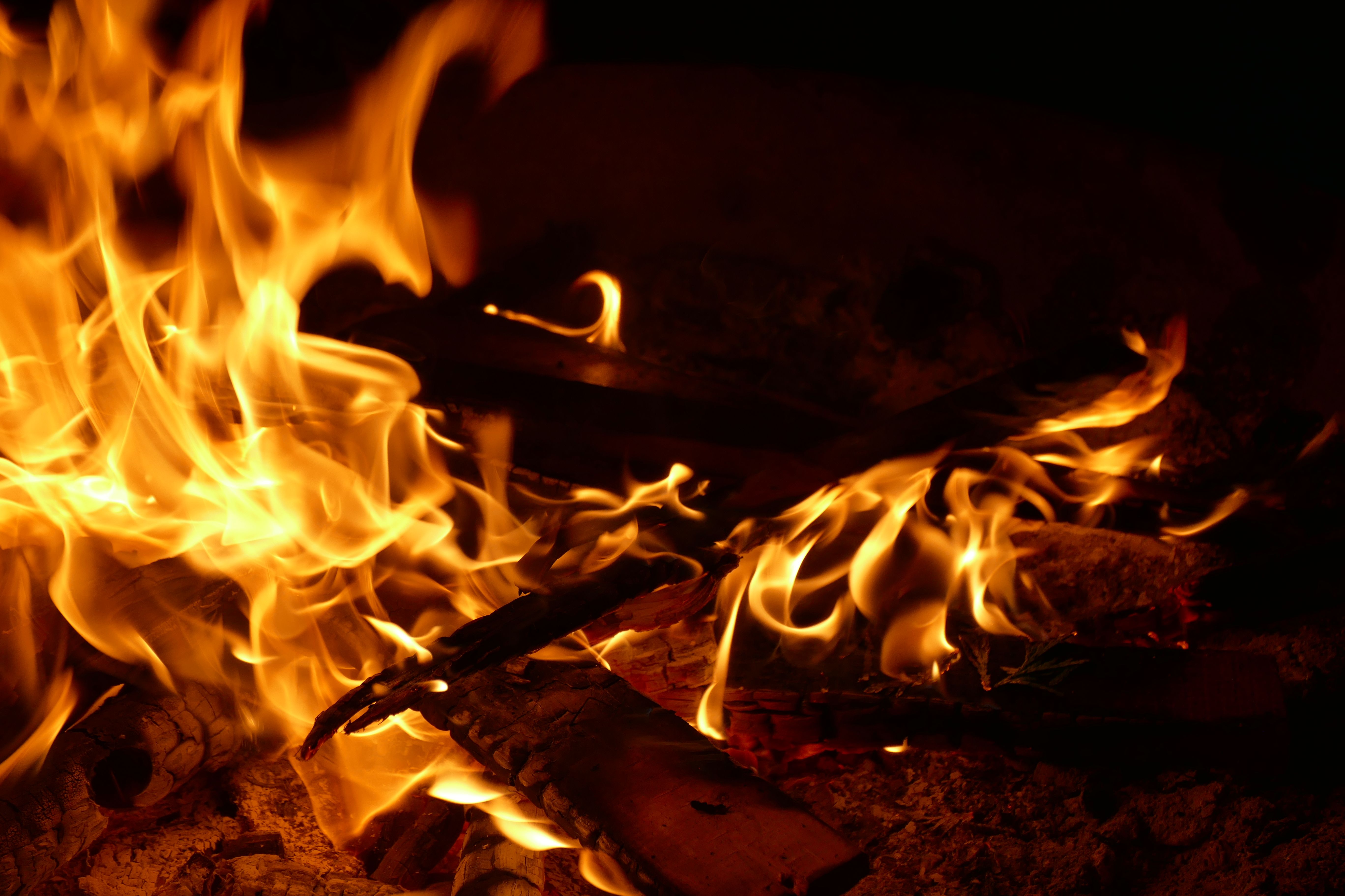 A fire is burning in the dark with flames · Free Stock Photo