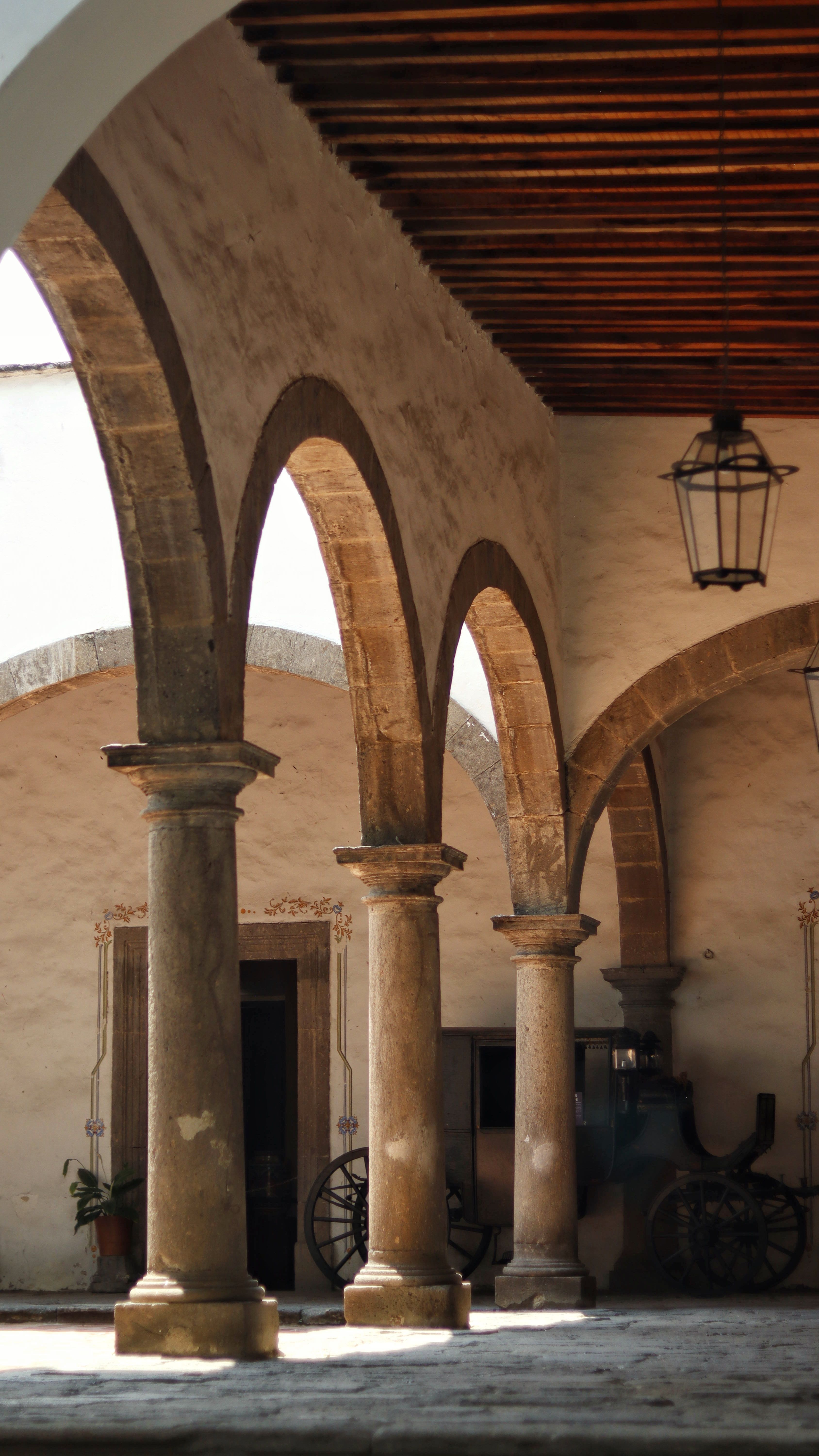Colonnade on Courtyard of Vintage Building · Free Stock Photo