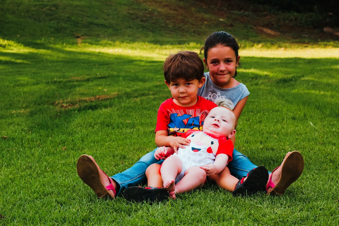 free-stock-photo-of-family-green-happy-family