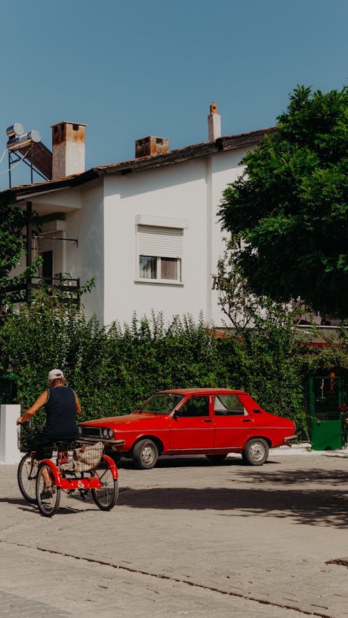 12, adam, araba içeren Ücretsiz stok fotoğraf