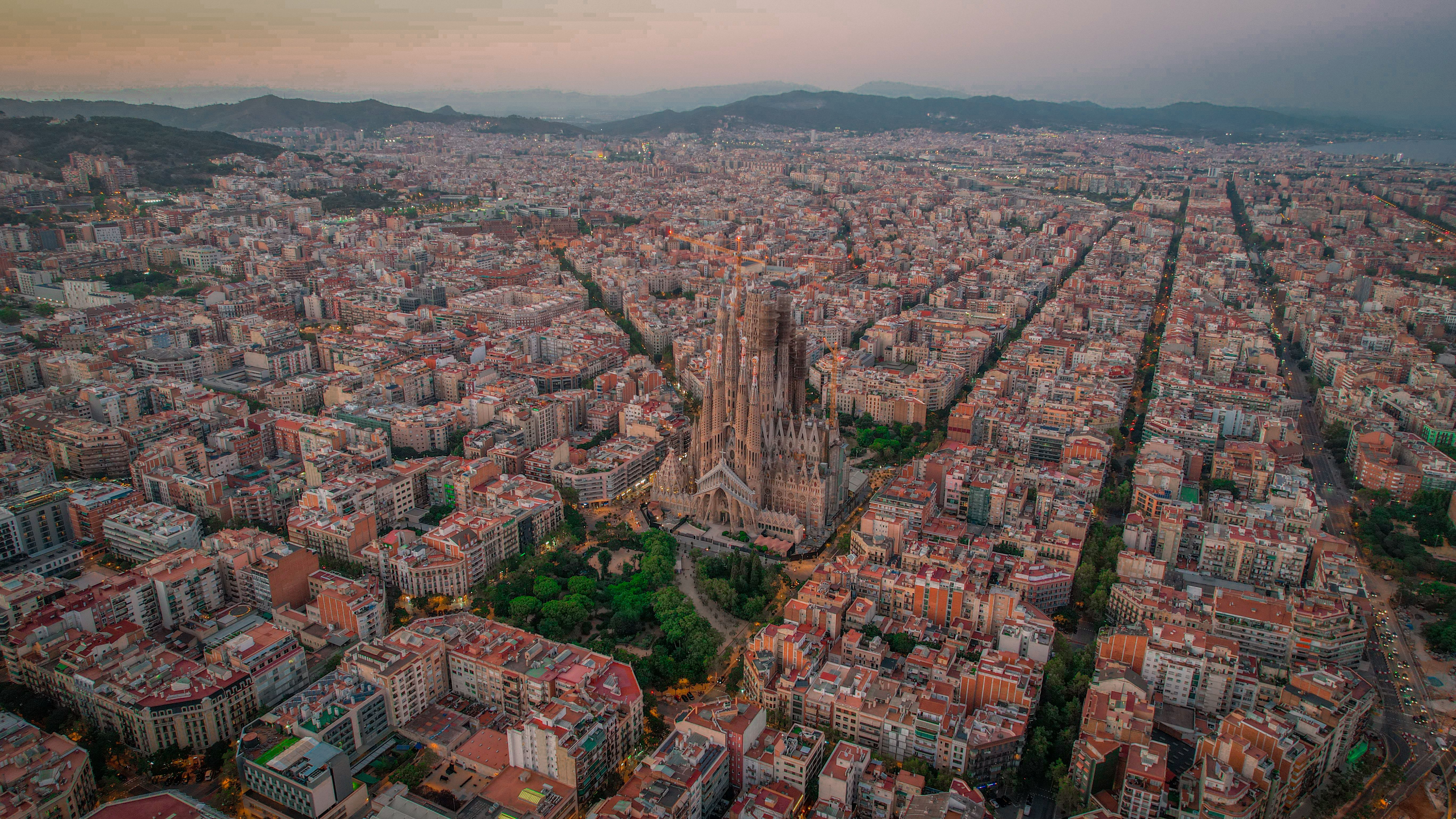 Vista panorámica de Barcelona al atardecer