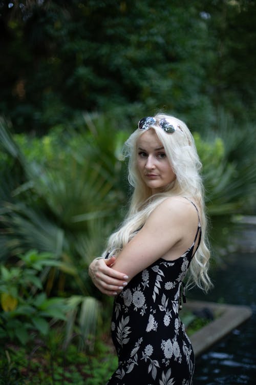 Δωρεάν στοκ φωτογραφιών με βοτανικός κήπος της Ατλάντα, γυναίκα, κατακόρυφη λήψη