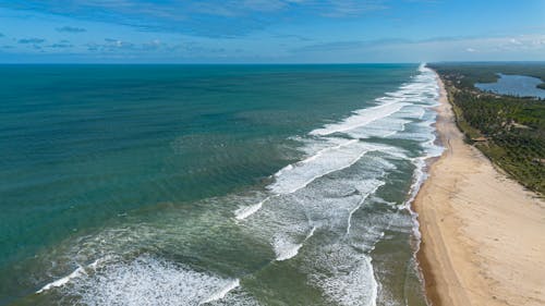 Бесплатное стоковое фото с Аэрофотосъемка, береговая линия, волны