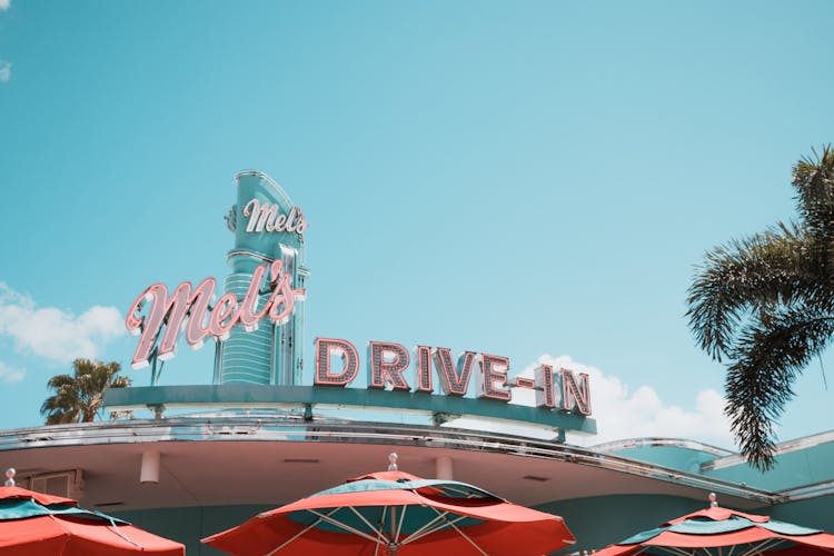 Mel's Drive-in Building Signage 