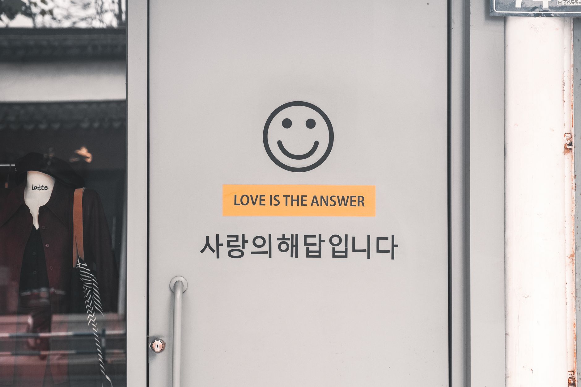 Infographic showing key benefits of a Korea ISA account