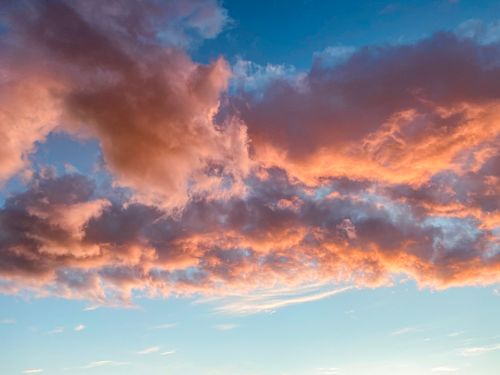 Free A stunning view of colorful clouds at sunset creating a dramatic sky over Dresden. Stock Photo