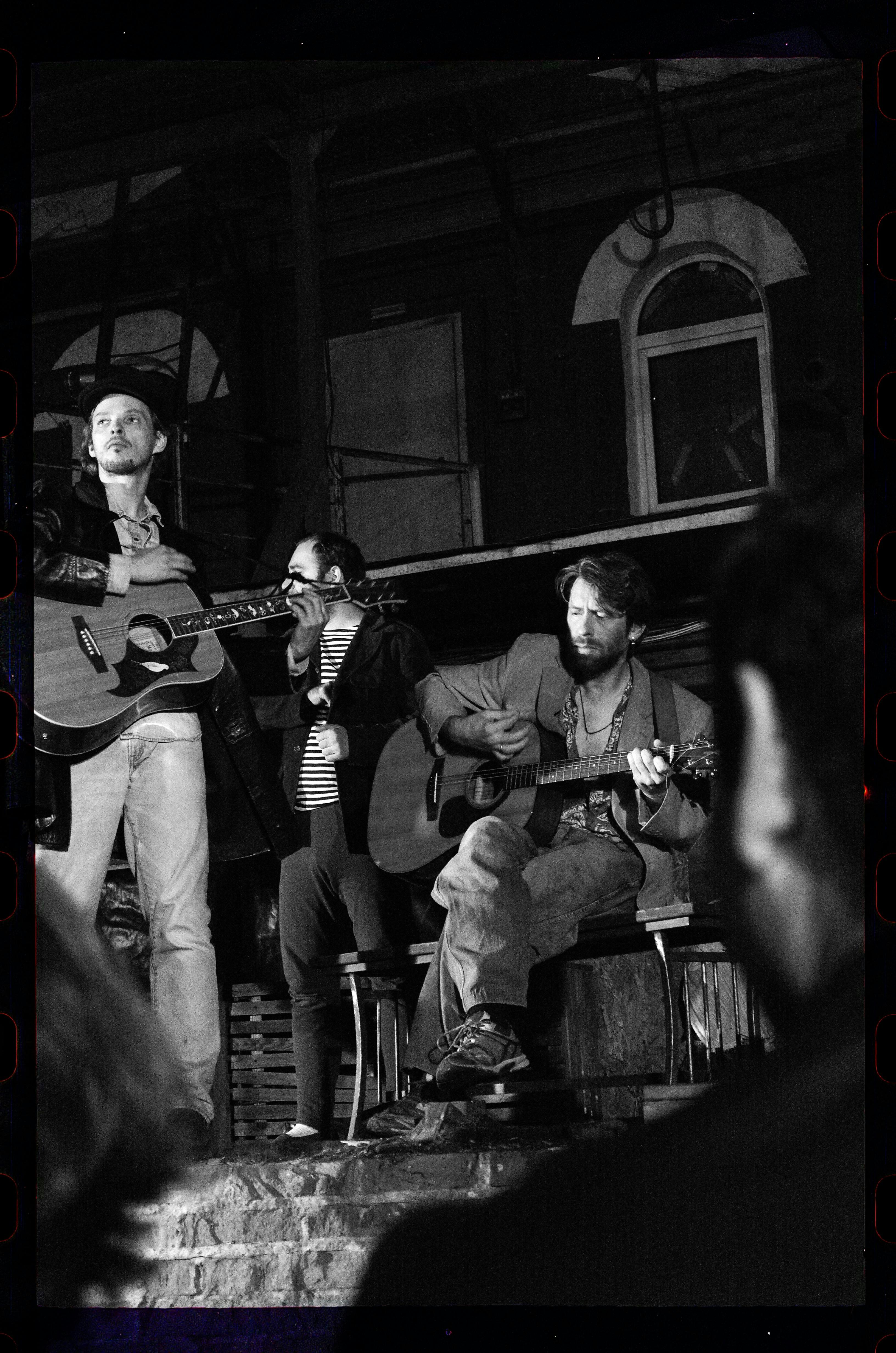 Ücretsiz açık hava konseri, akşam etkinliği, akustik gitar içeren Ücretsiz stok fotoğraf Stok Fotoğraflar