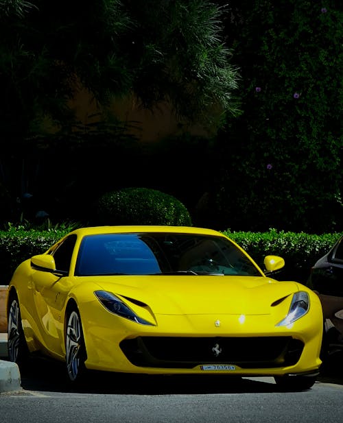 Základová fotografie zdarma na téma auta, Ferrari, zlatožlutá