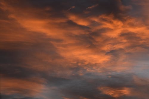akşam karanlığı, aydınlatılmış, bulutlar içeren Ücretsiz stok fotoğraf