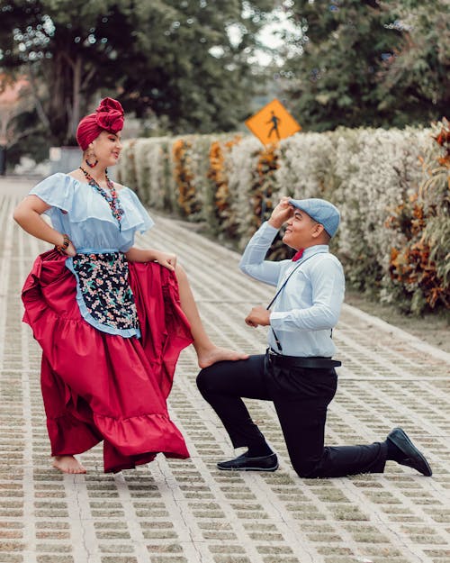 adam, baş örtüsü, dansçılar içeren Ücretsiz stok fotoğraf