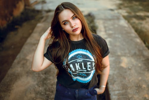 Free Photo of Woman Wearing T-Shirt Stock Photo