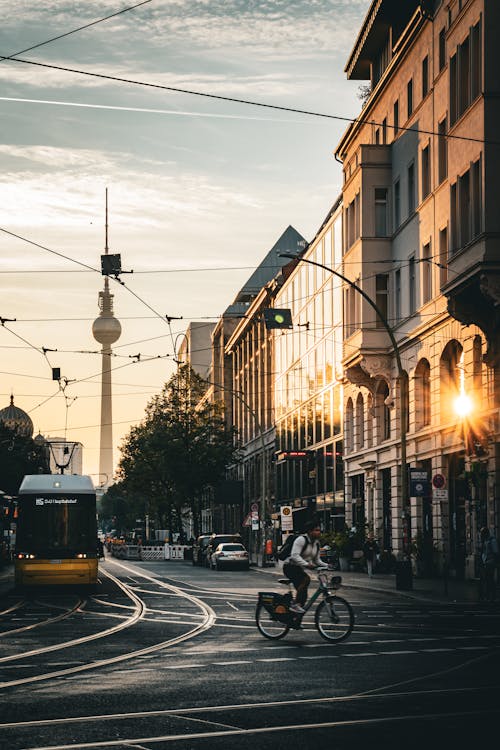 Бесплатное стоковое фото с Берлин, велосипед, вертикальный выстрел