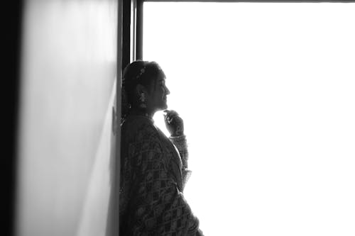 Бесплатное стоковое фото с женщина, окна, окно