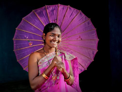 Imagine de stoc gratuită din femeie indiană, femeie tânără, fundal negru