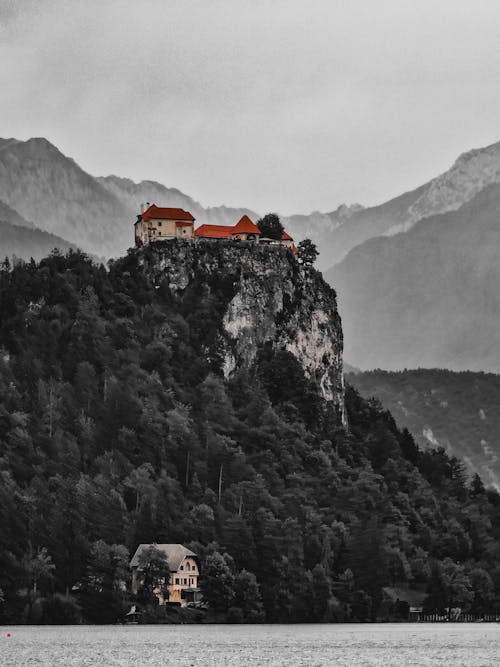 Základová fotografie zdarma na téma černý les, hrad, jezero krvácelo