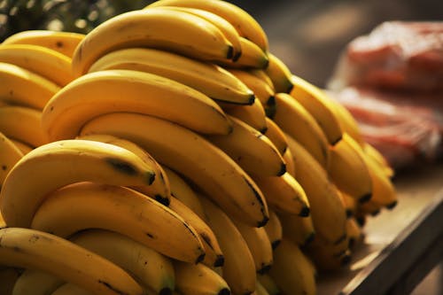 Foto profissional grátis de amarelo, bananeira, frutas