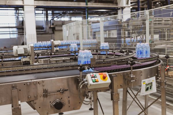 Ligne production bouteilles usine agroalimentaire