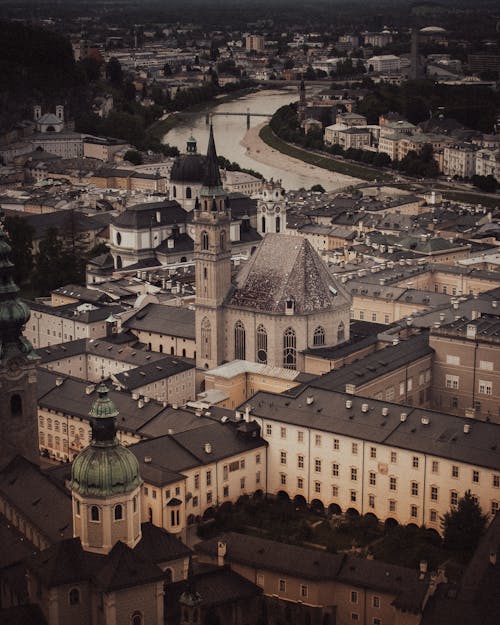 Kostnadsfri bild av flod, kyrka, landmärke