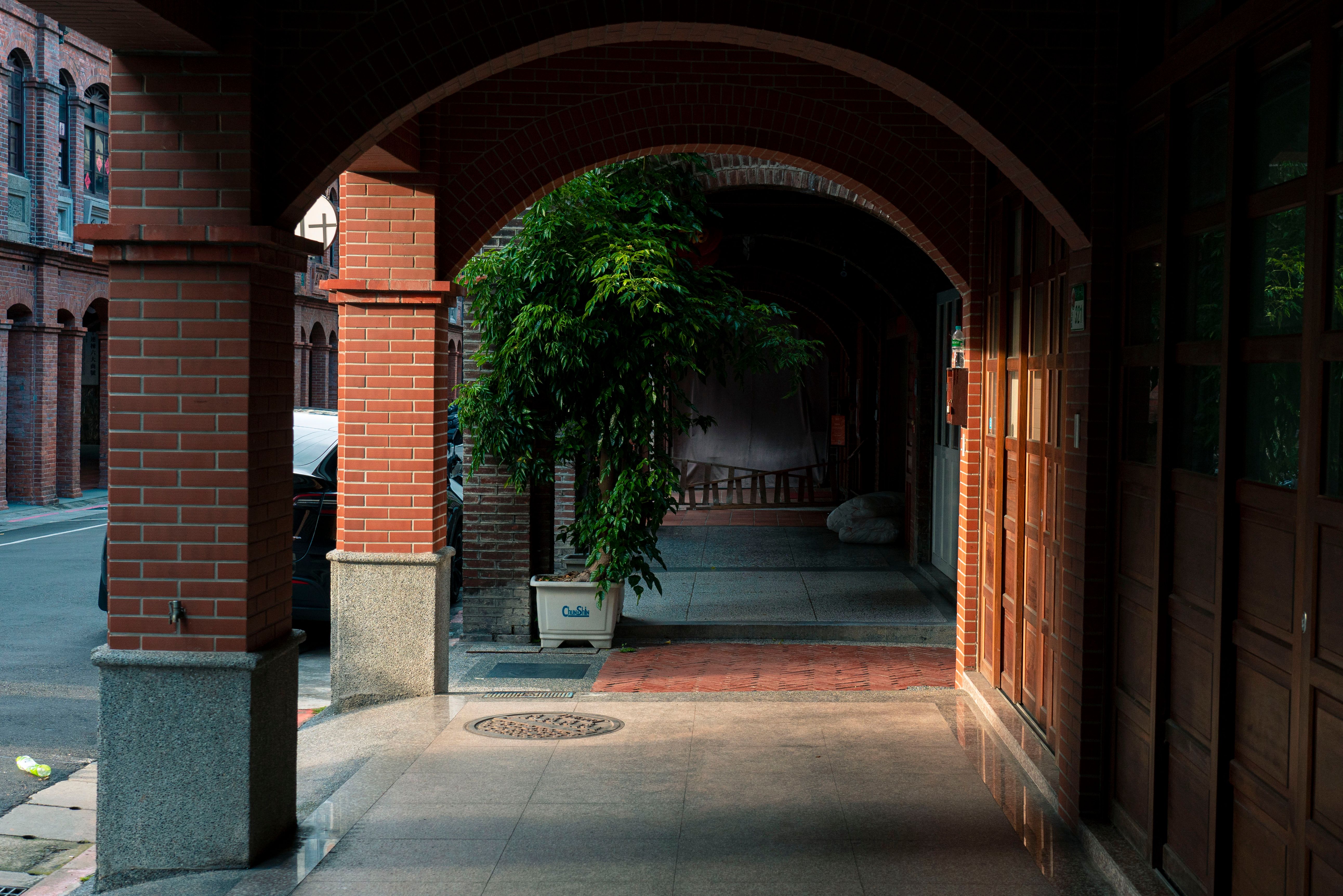 Pavement under Building with Colonnade · Free Stock Photo