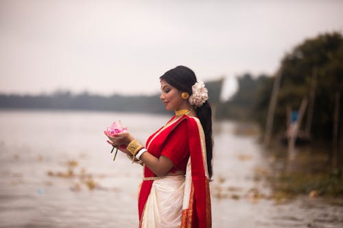 Gratis lagerfoto af blomster, elegance, indisk kvinde